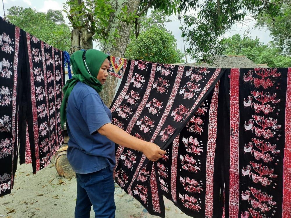 Cara Inalum Berdayakan Batik Mangrove di Batubara 