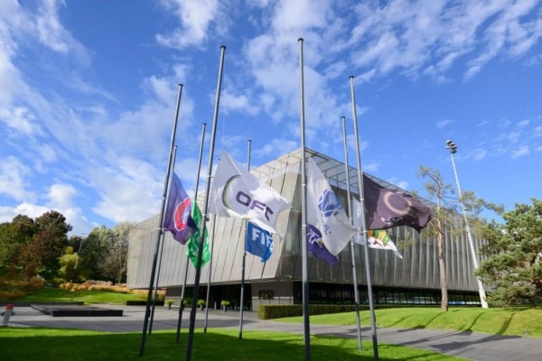 Tragedi Kanjuruhan, FIFA Kibarkan Bendera Setengah Tiang di Markasnya