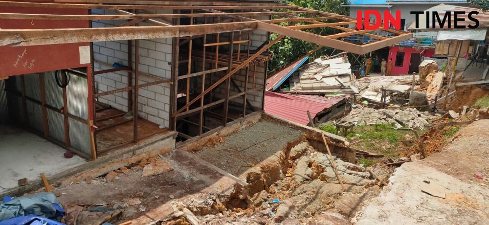 Tiga Rumah Ambruk Akibat Longsor di Balikpapan, Satu Penghuni Terluka