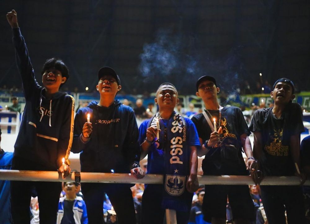 8 Potret Aksi Solidaritas Suporter PSIS Semarang untuk Korban Tragedi Kanjuruhan