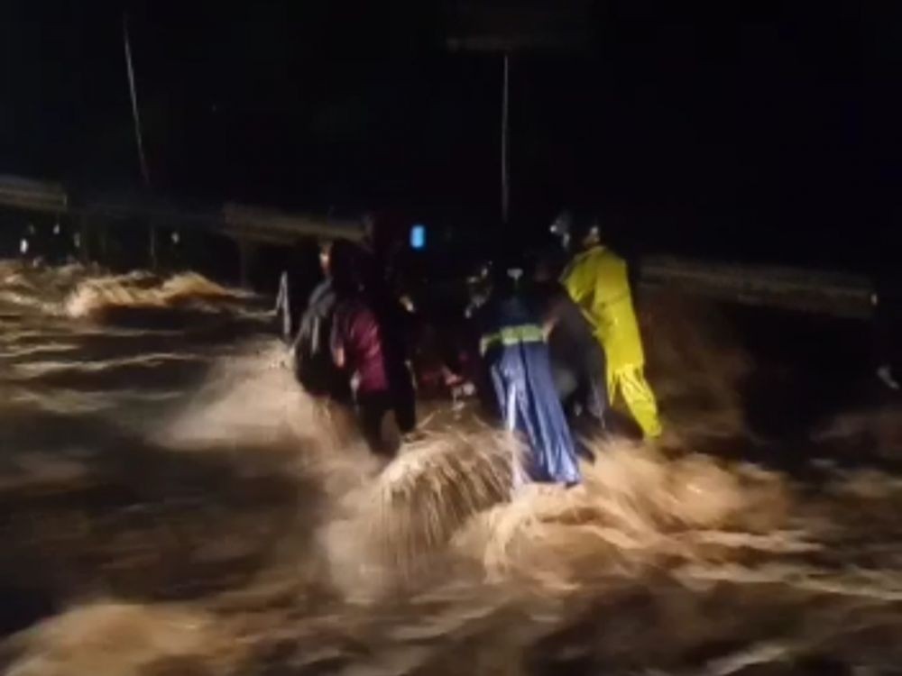 Musim Hujan, Sungai di Banyuwangi Jadi Penolong Juga Biang Banjir