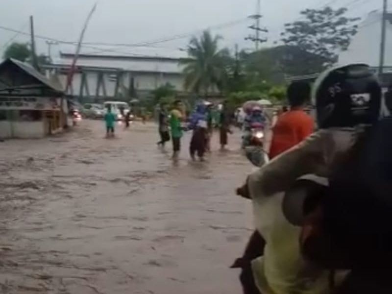Musim Hujan, Sungai di Banyuwangi Jadi Penolong Juga Biang Banjir