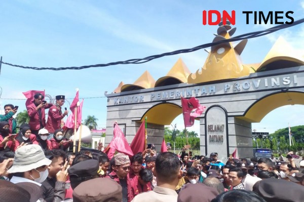 Tolak Kenaikan BBM, Mahasiswa Muhammadiyah Aksi di Depan DPRD Lampung