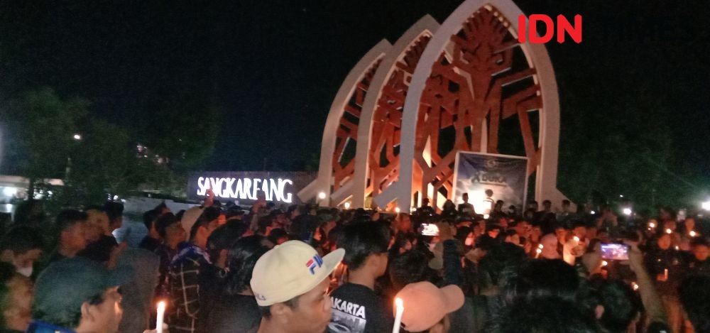 Aremania dan Bonek Lombok Kompak Doakan Korban Tragedi Kanjuruhan 