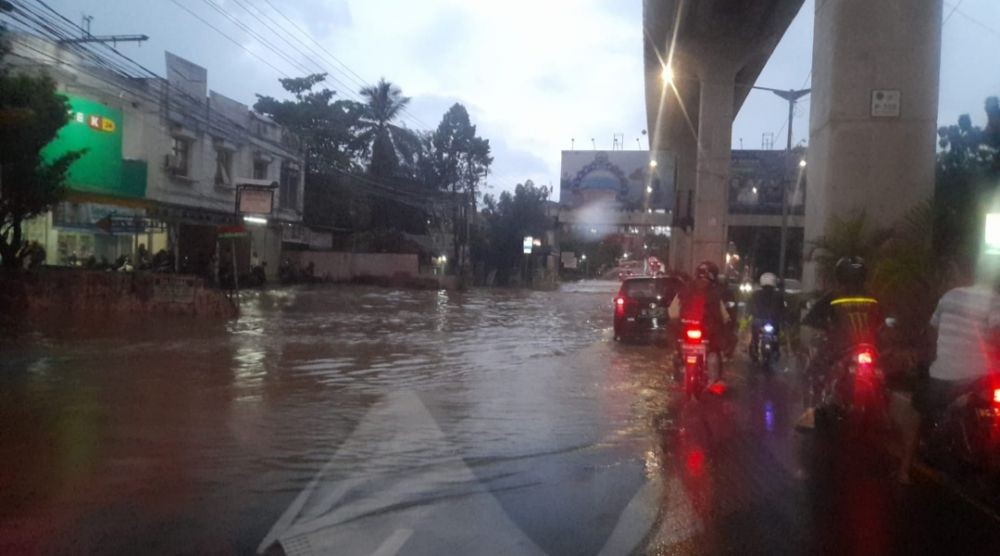 Palembang Dikepung Banjir Setelah 3 Jam Hujan Deras
