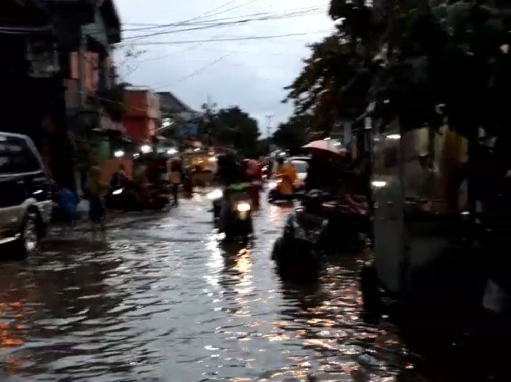 Palembang Dikepung Banjir Setelah 3 Jam Hujan Deras