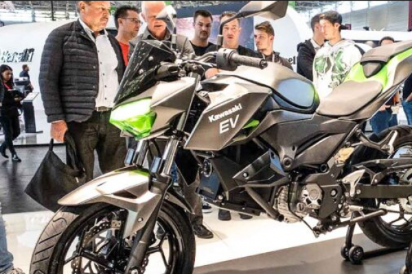 Kawasaki Pamerkan Motor Listrik di Intermot 2022