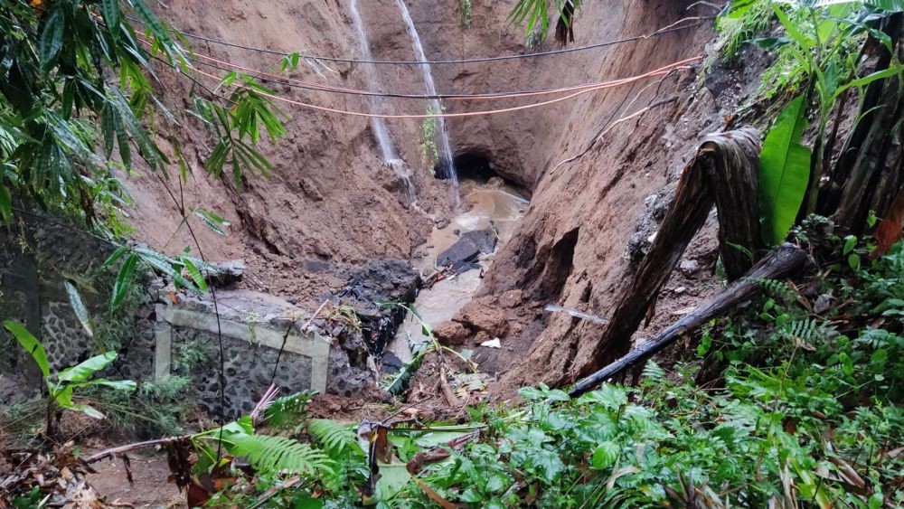 Jalan Ambrol di Bangli Menelan 3 Korban, Ditemukan di Reruntuhan