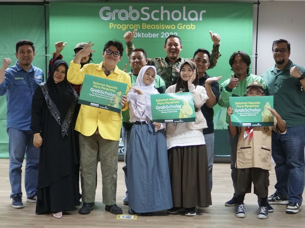 Puluhan Anak Mitra Berprestasi di Medan Dapat Beasiswa Grab