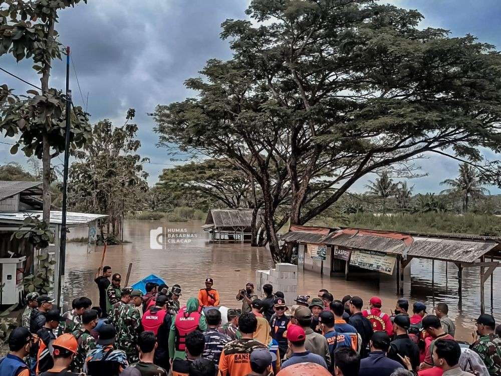 Dua Desa Diterjang Banjir, Puluhan Warga Cilacap Dievakuasi