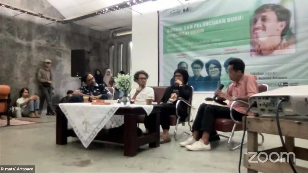 Diskusi Buku Mencintai Munir, Menggali Ingatan atas Sang Aktivis