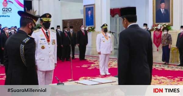 JokowiLantik Sri Sultan Hamengku Buwono X Jadi Gubernur DIY