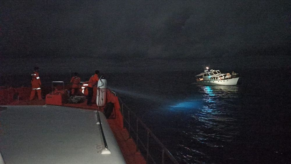 Yacht Berbendera Australia Mati Mesin di Selat Lombok