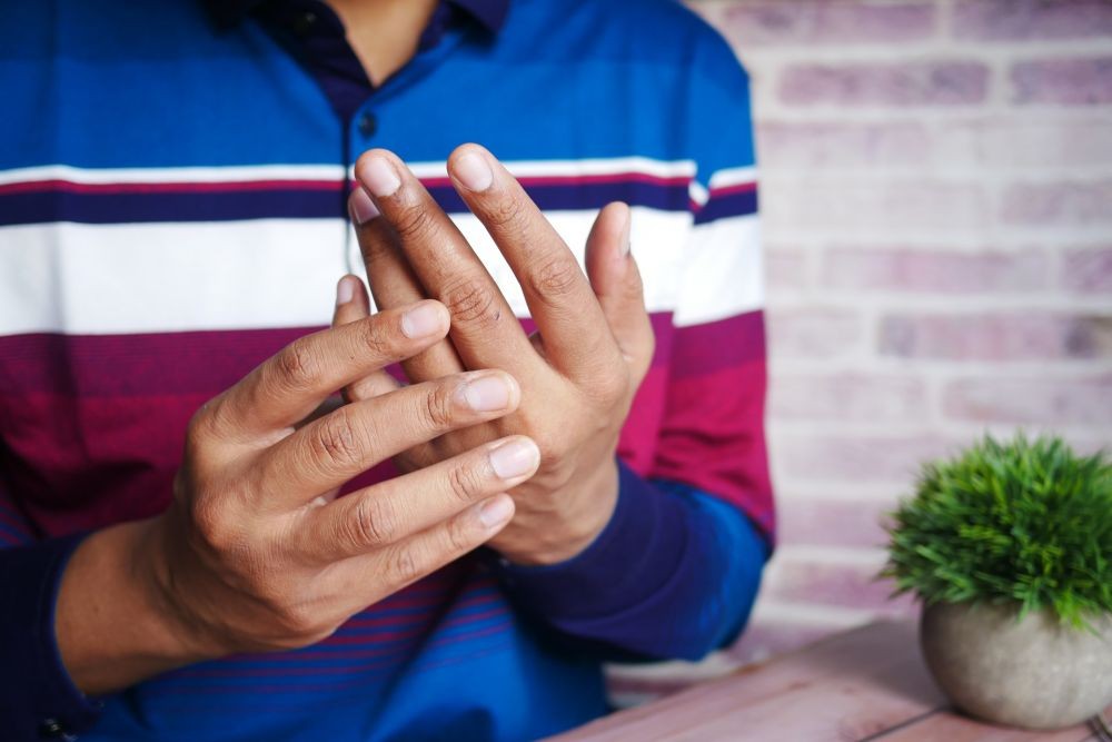 12 Penyebab Tangan Terasa Hangat, Selain Perubahan Suhu