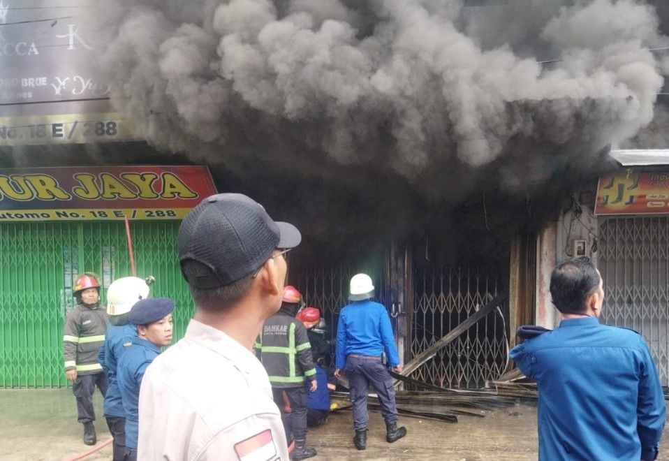 Toko Sepatu di Medan Terbakar, 2 Penghuni Lansia Sempat Terjebak