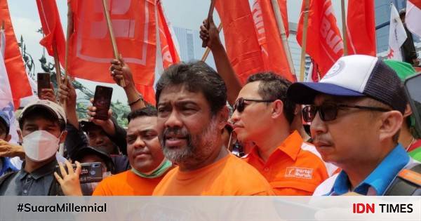 Ribuan Buruh Geruduk Gedung DPR Hari Ini