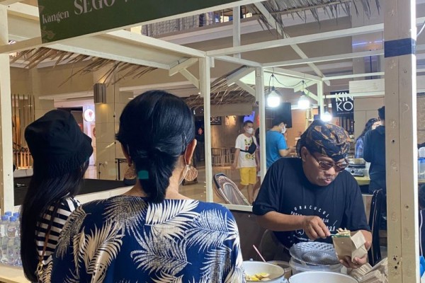Nostalgia lewat Aneka Jajanan Lawas di Galeria Mall