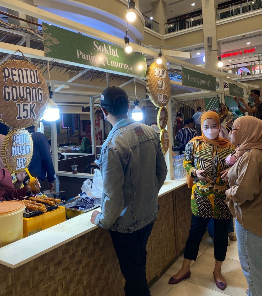 Nostalgia lewat Aneka Jajanan Lawas di Galeria Mall