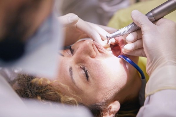 Pembusukan Gigi: Penyebab, Gejala, dan Pengobatan