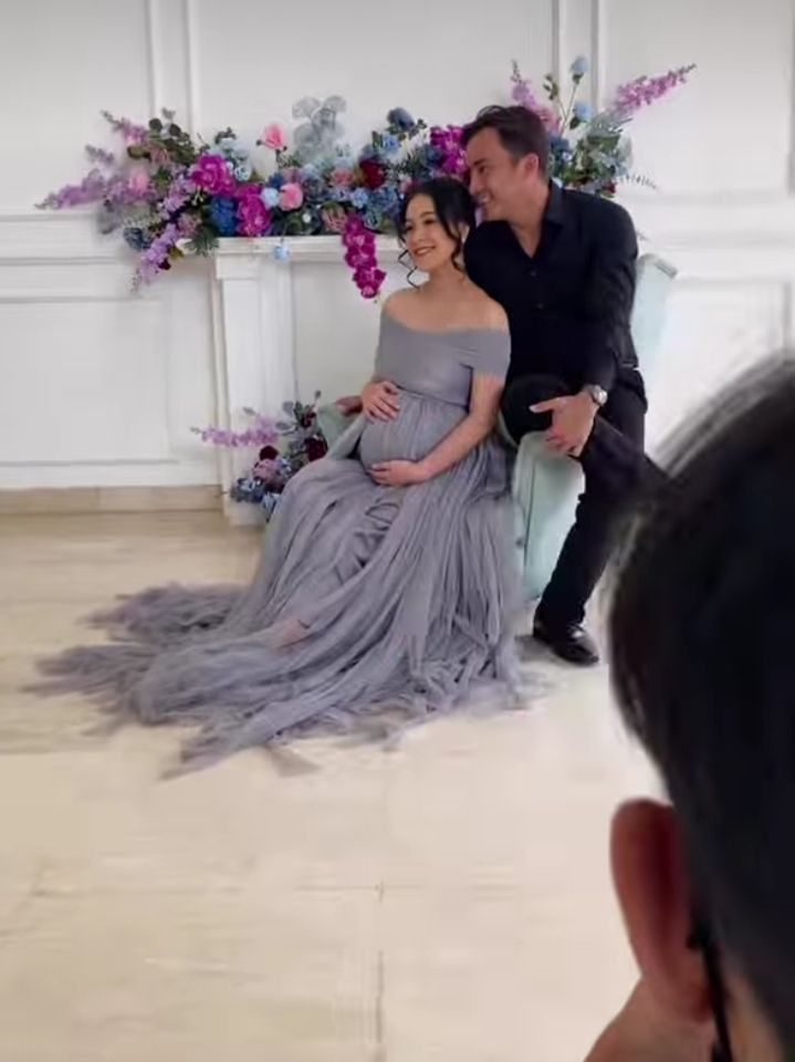 10 Maternity Shoot Romantis Istri Raja Ftv Rendy Kjaernett