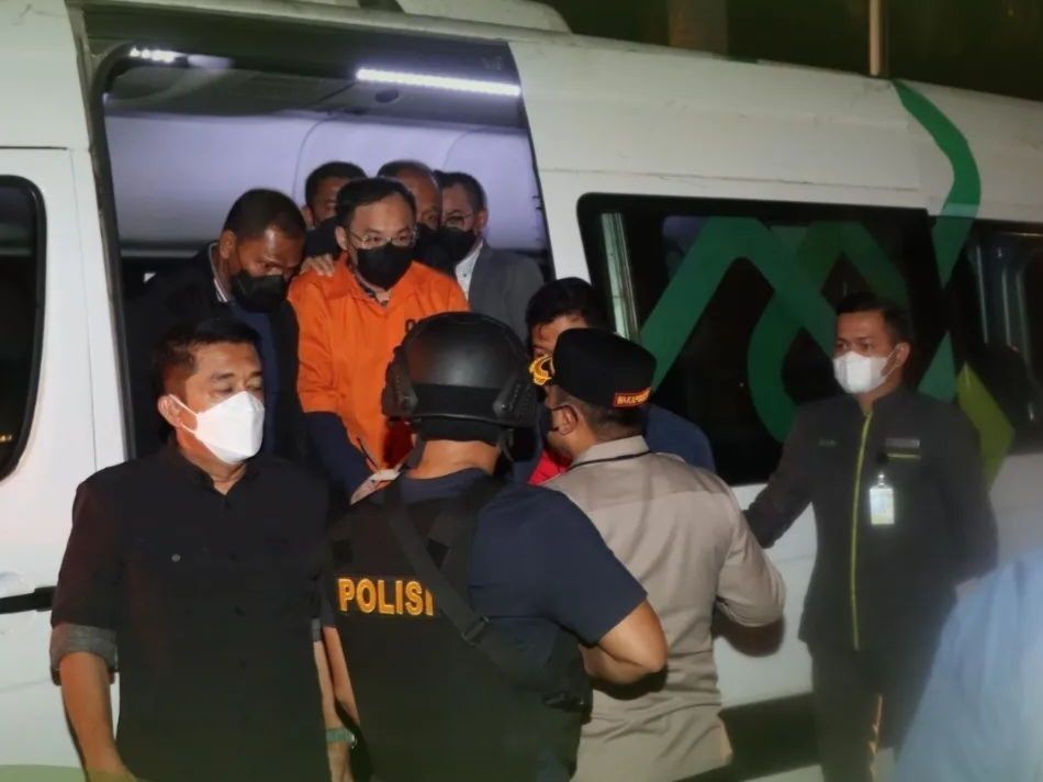 Ditangkap di Kamboja, 3 Buronan Judi Online Tiba di Bandara Soetta