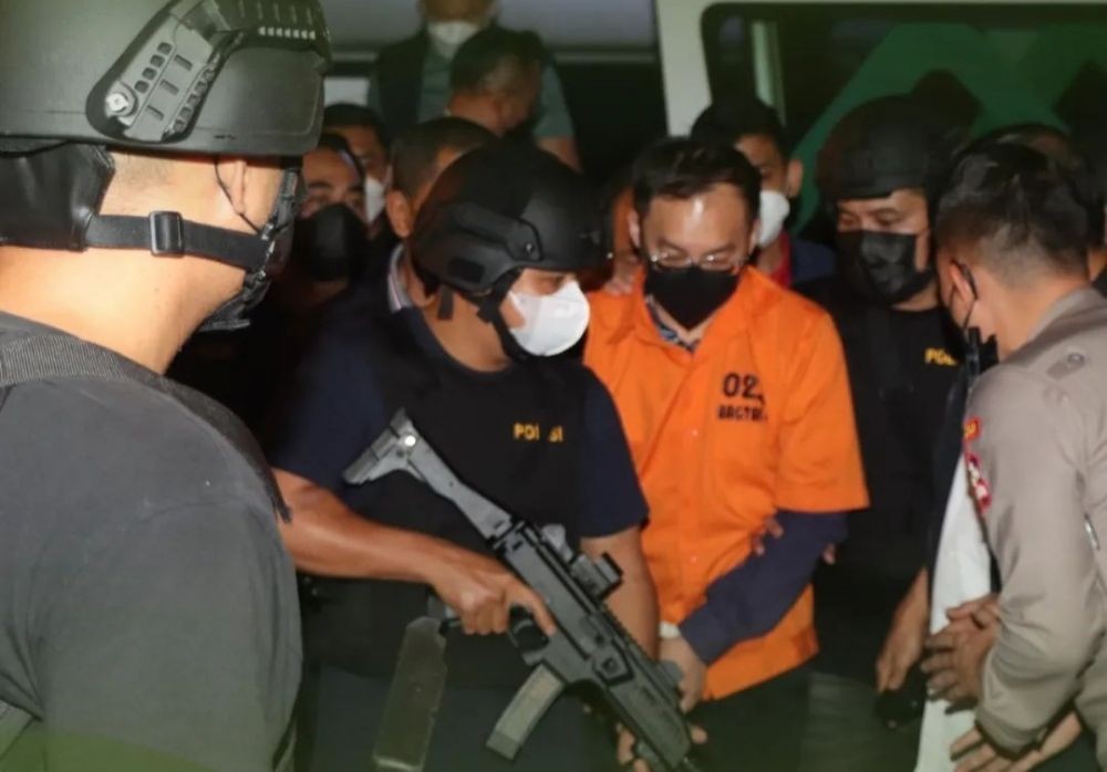 Ditangkap Di Kamboja, 3 Buronan Judi Online Tiba Di Bandara