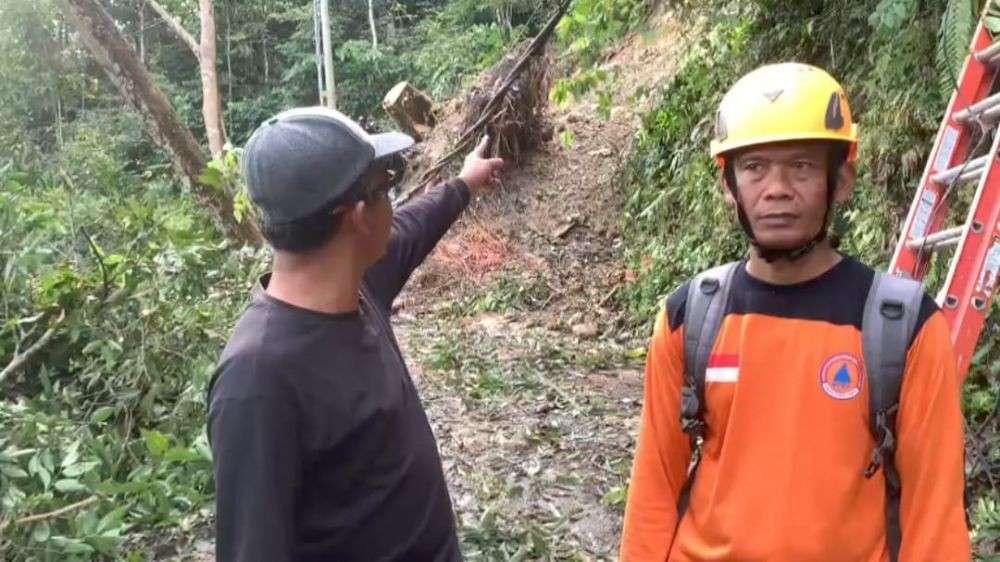 Terisolir Longsor, Warga Banyuwangi Kehabisan Stok Makanan