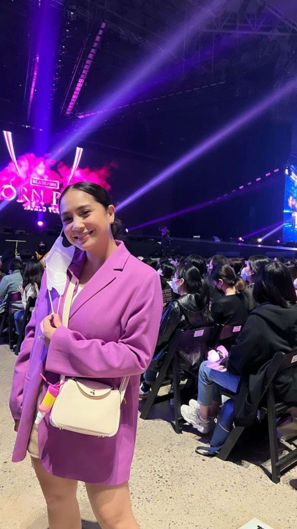 10 Potret Nagita Slavina Nonton Konser BLACKPINK, Bikin Iri