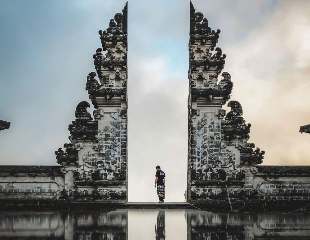 10 Contoh Puisi Bahasa Bali dan Artinya, Beragam Tema