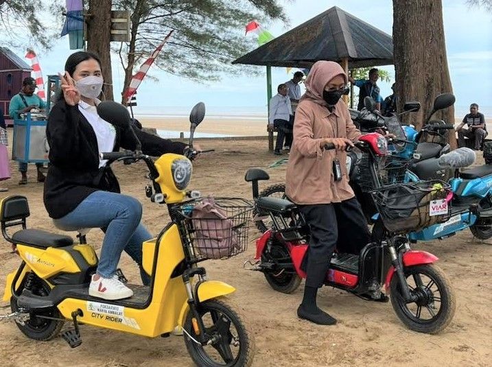 CSR PLN Peduli Kembangkan Wisata Pantai Ambalat di Kukar