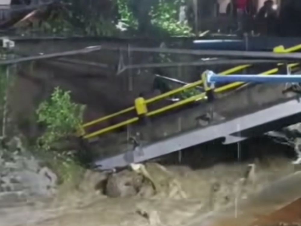 Akses Jembatan Rampoang di Palopo yang Sempat Putus Kembali Dibuka 