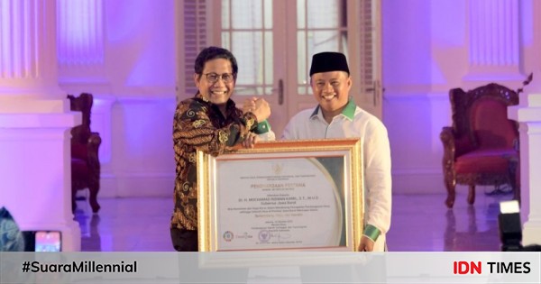 Ridwan Kamil Raih Penghargaan Kemendes PDTT