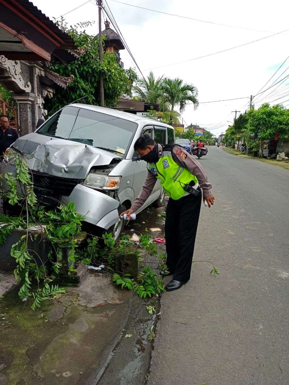 Diduga Mengantuk, Pengemudi Mobil Di Tabanan Tabrak Balita