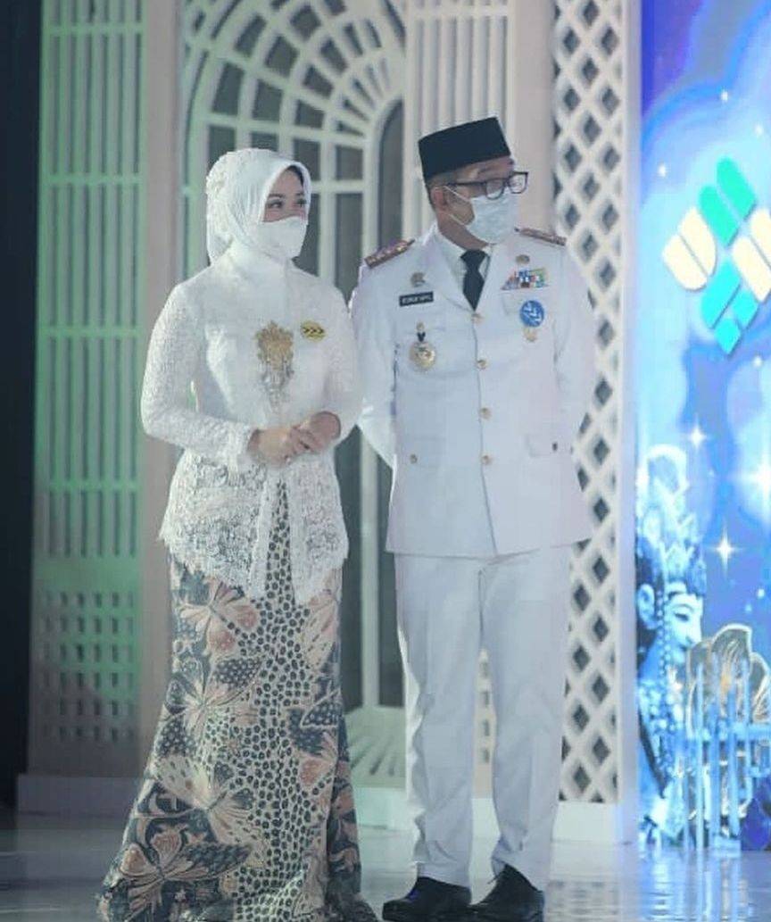 10 OOTD Couple Atalia Praratya Dan Kang Emil, Matching Terus