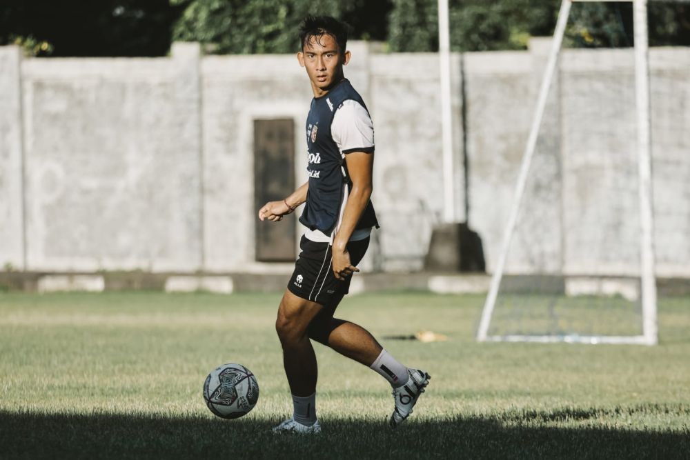 Dari Gelandang, Komang Tri Kini Perkuat Lini Belakang Bali United