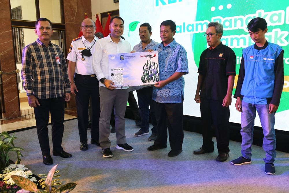 Rp8,9 M BLT BBM Cair untuk Pengemudi Angkutan di Surabaya