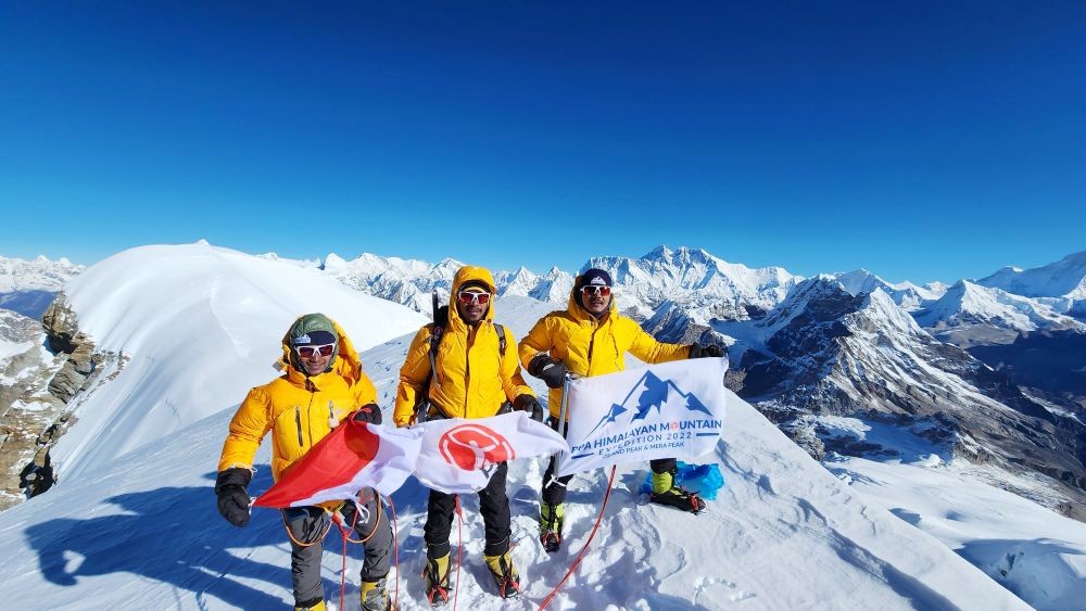 3 Karyawan Tambang Kibarkan Merah Putih di Puncak Island-Mera Himalaya