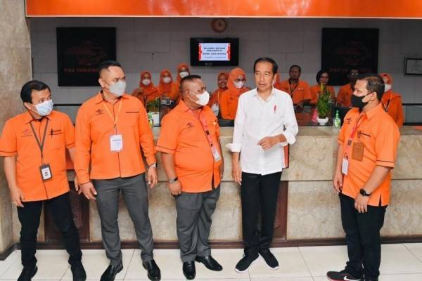 Presiden Jokowi Pantau Penyaluran Bansos Di Balikpapan