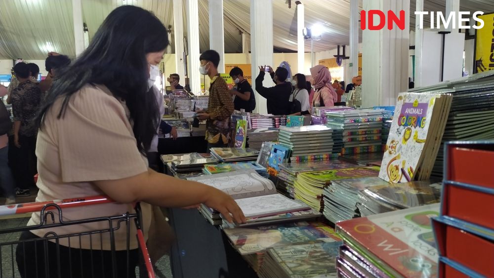 Gus Yasin Datang ke Pameran Big Bad Wolf: Membaca Harus Tetap Pakai Buku