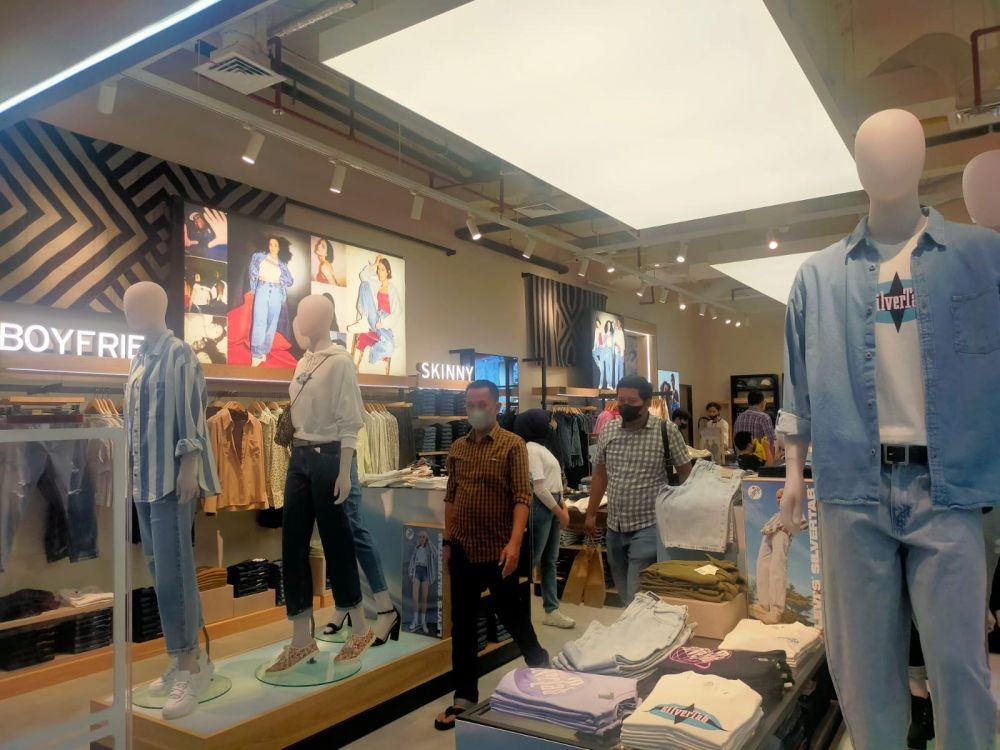 Koleksi Jeans Ramah Lingkungan Kini Hadir di Palembang 