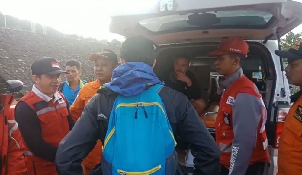 Dua WNA Inggris Tersesat saat Mendaki Gunung Agung, Evakuasi Sulit       