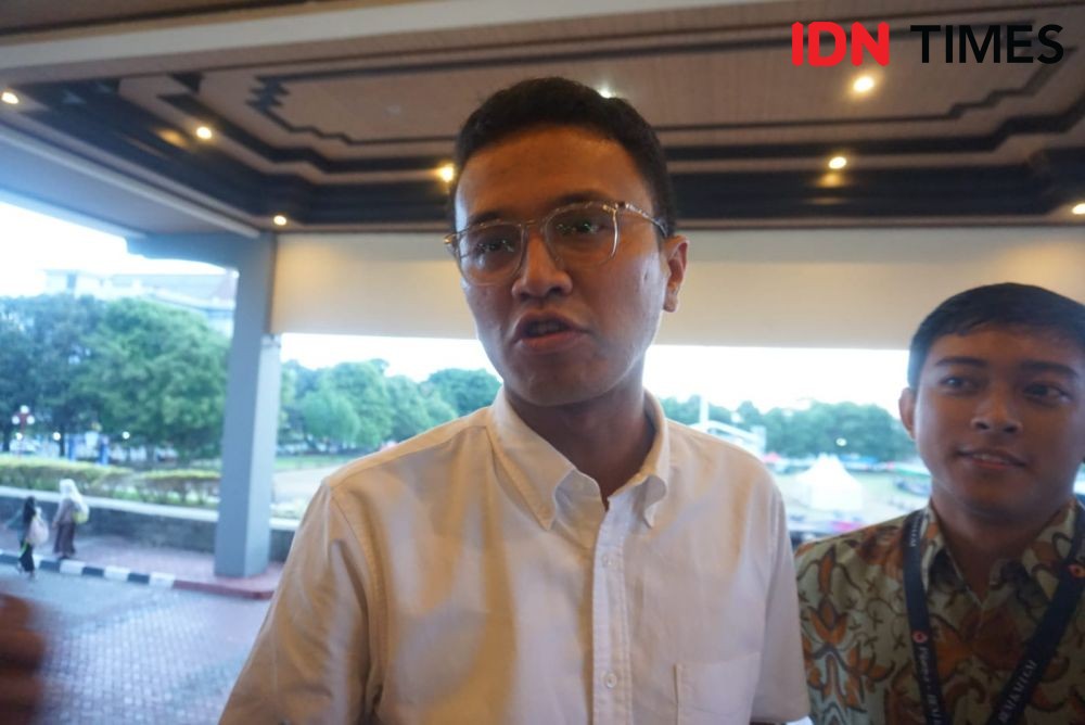 Faldo Maldini Tepis Anggapan Dukungan Jokowi ke Ketua PSSI Iwan Bule  