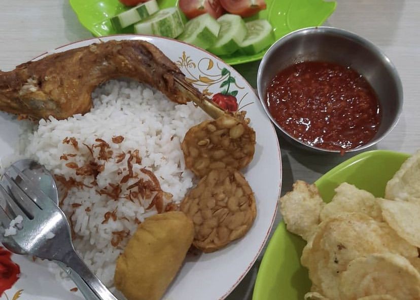 Rekomendasi Kuliner Legendaris Dekat Stasiun Tanjungkarang 