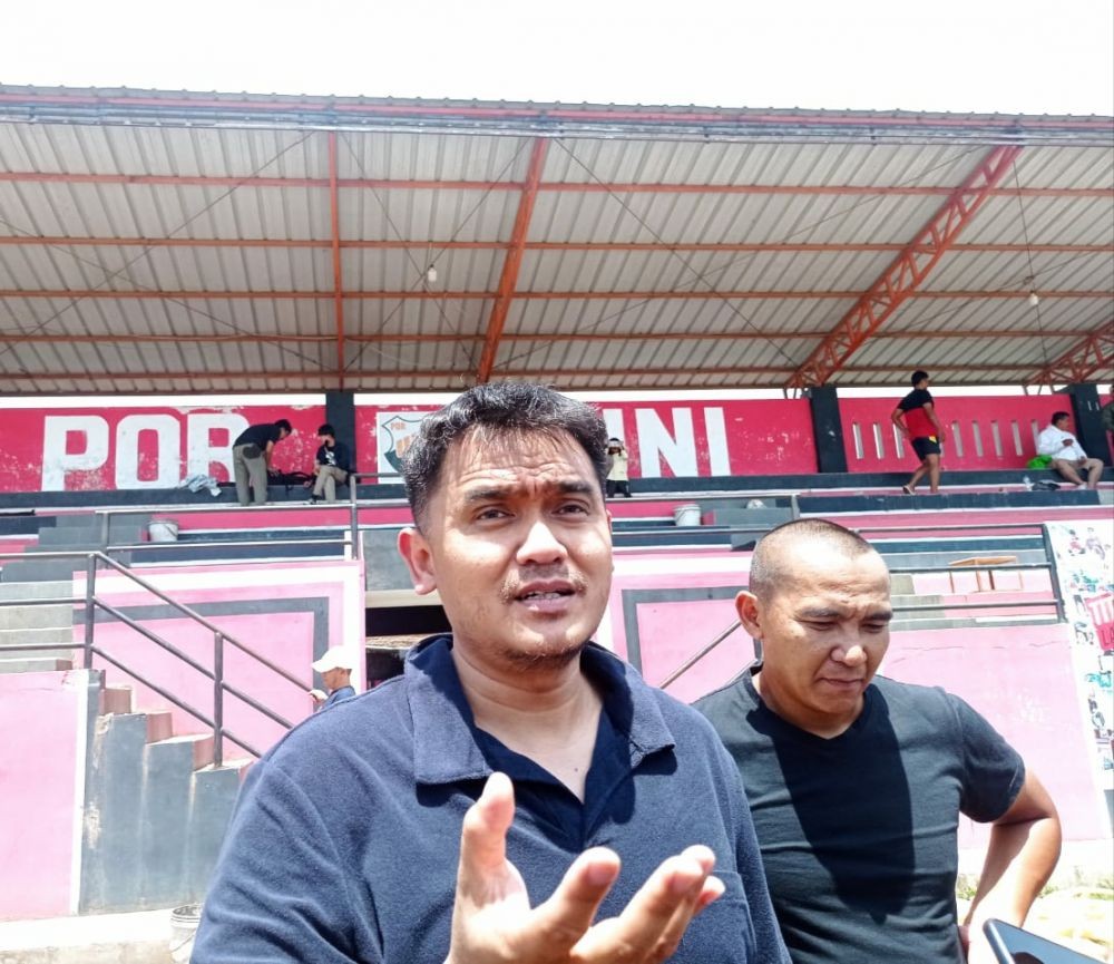 Rogoh Kocek Rp1 Miliar, Lapangan SSB UNI Bandung Direnovasi