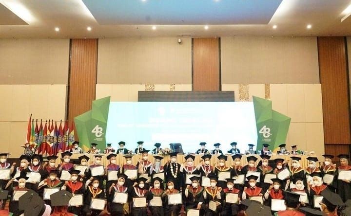 Puluhan Mahasiswa UM Surabaya Lulus Tanpa Skripsi, Kok Bisa?