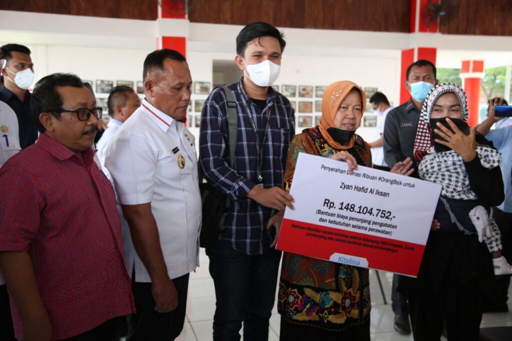 Mensos Tri Rismaharini Sambangi Lamsel, Beri Donasi Korban Banjir