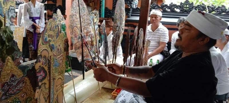 Cerita Dalang Gus Cupak Lestarikan Wayang di Bali, Ngaturang Ngayah