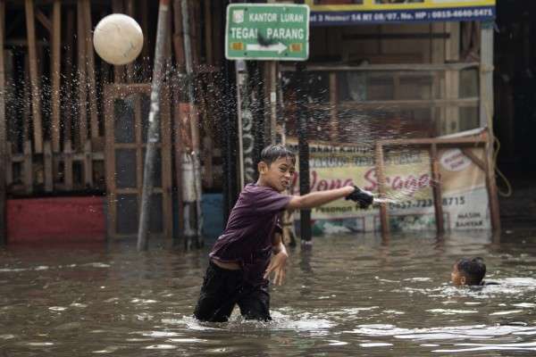 Kali Mampang Dan Krukut Meluap, 8 RT Kuningan Barat Banjir