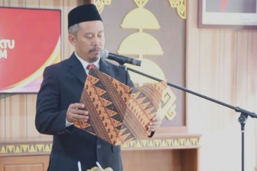 Sah! Warsito Dilantik PAW Anggota KPU Provinsi Lampung 2019-2024