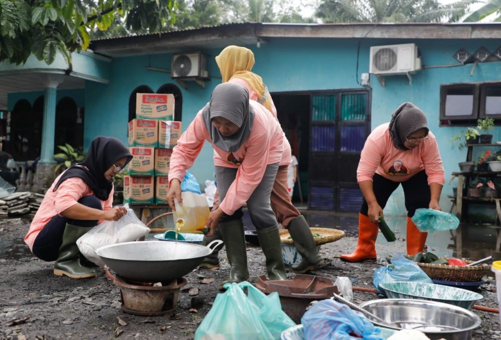 Banjir Langkat, Mak Ganjar Bangun Dapur Umum Bantu Konsumsi Korban